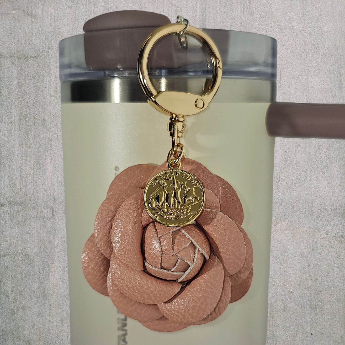 Antique Pink Camelia flower with gold swivel keyring tumbler straw charm.