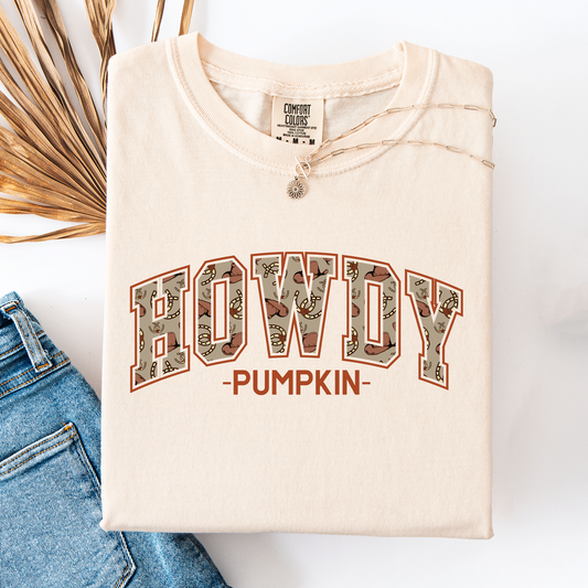 Cream Howdy Pumpkin, Varsity, Collegiate, Fall, Autumn, Comfort Colors T-Shirt
