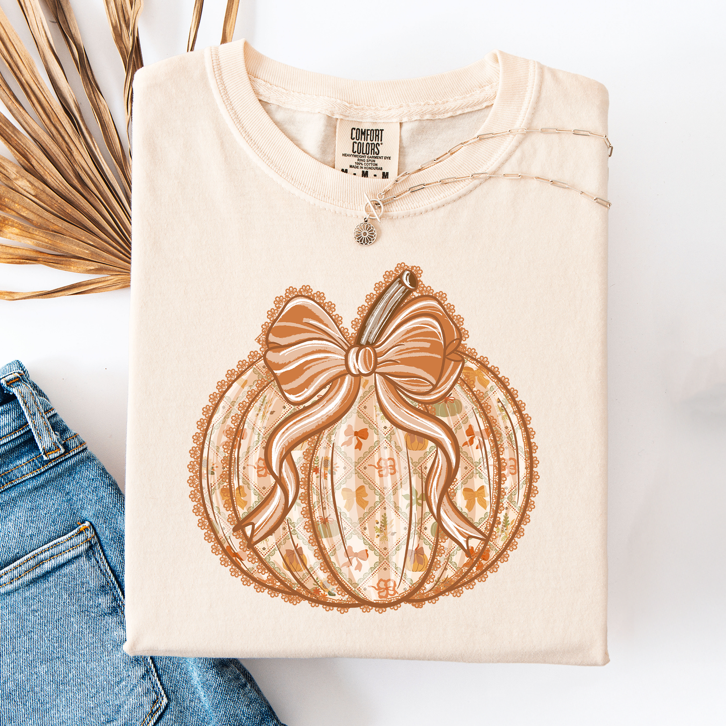 Cream Pumpkin, Faux Lace, Coquette, Pattern, Halloween, Autumn, Fall, Comfort Colors T-Shirt