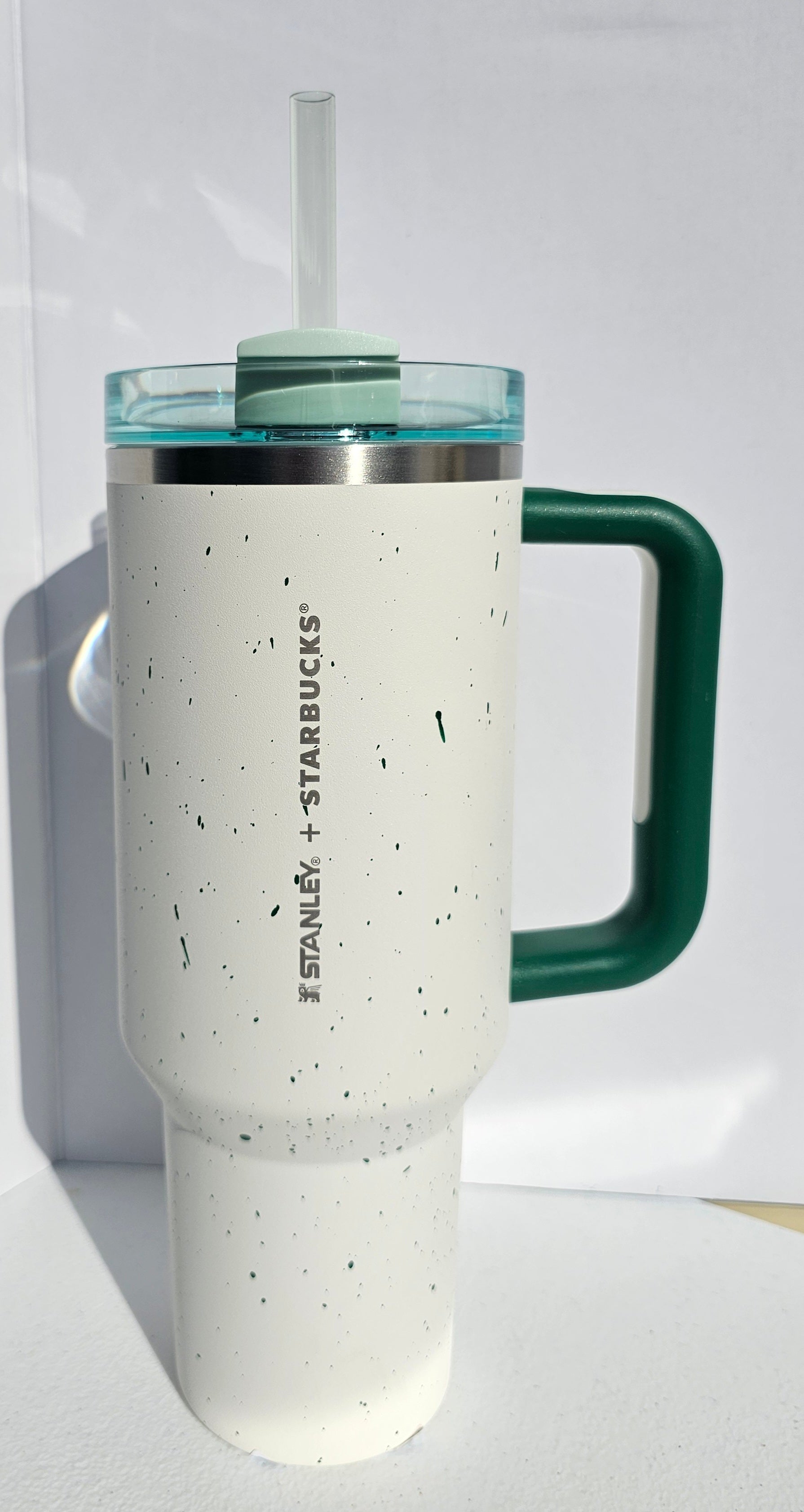 Starbucks Korea Stanley 2024 SS Green Pebble Quencher Tumbler 40oz