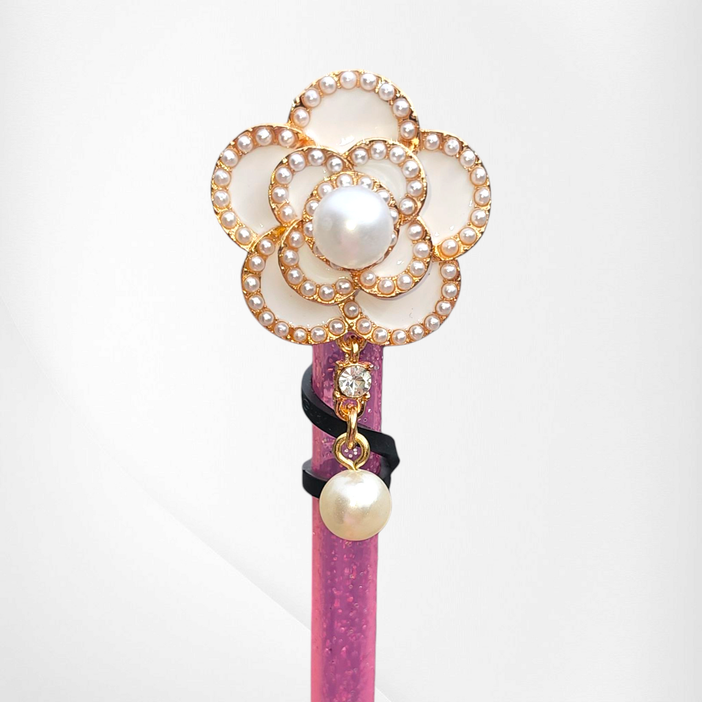 Luxury Flower Straw Topper - Gold and Pearl. Black Silicone straw topper base. 
